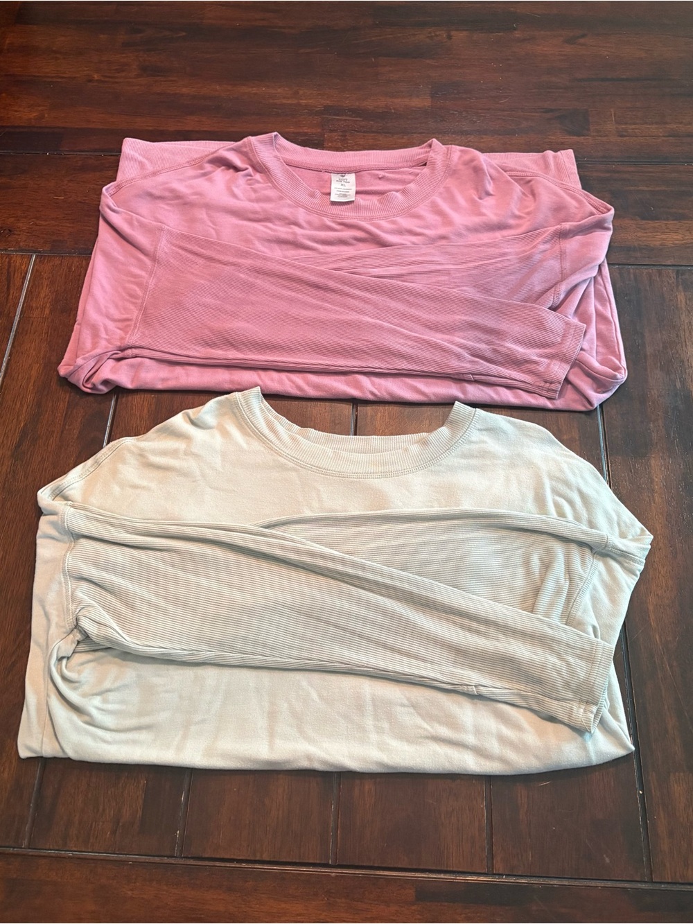 2 Pack Women's Long Sleeve Lightweight Tops - Pink and Mint Green